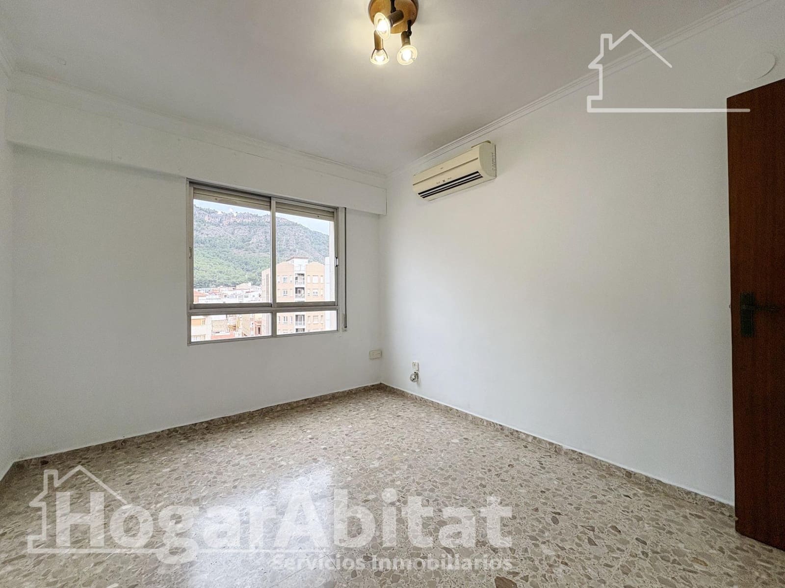 4 bedroom Flat for sale in Tavernes de la Valldigna - € 140,000 (Ref: 9735635)