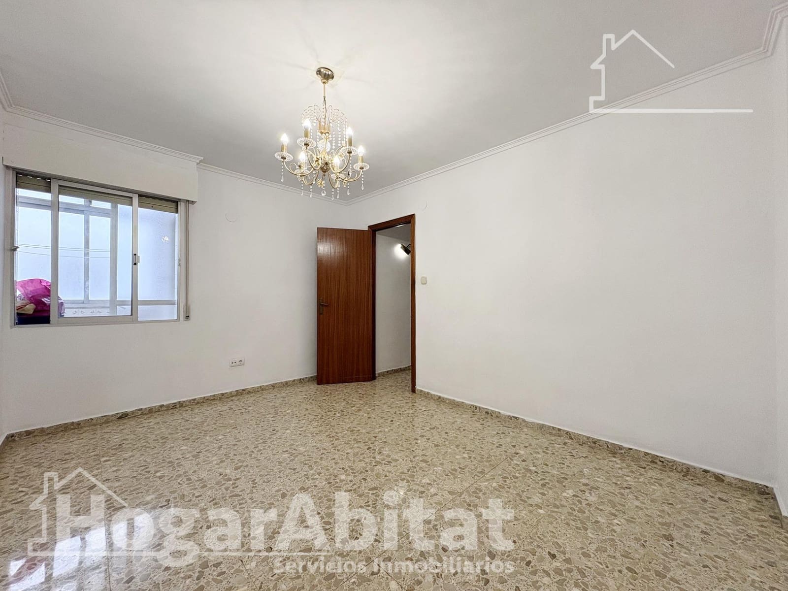 4 bedroom Flat for sale in Tavernes de la Valldigna - € 140,000 (Ref: 9735635)