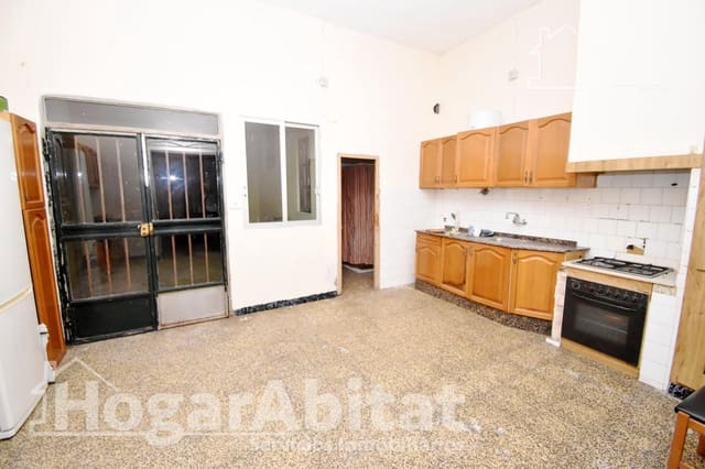 4 bedroom Townhouse for sale in Carcaixent - € 145,000 (Ref: 9735648)