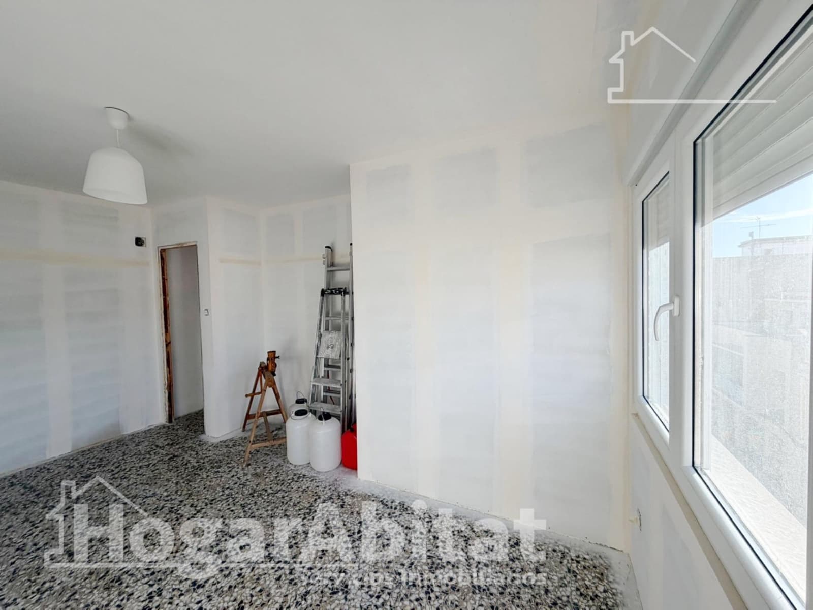 4 bedroom Flat for sale in La Pobla de Vallbona - € 190,000 (Ref: 9738599)