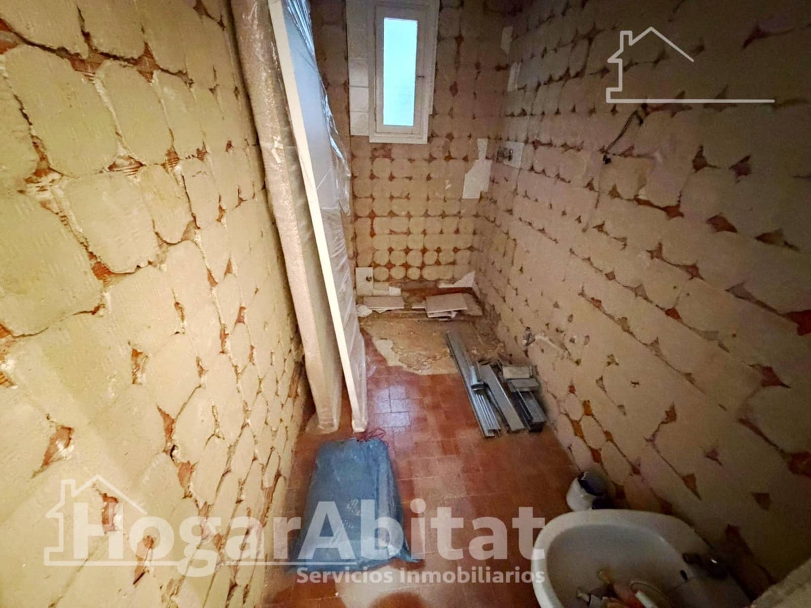 4 bedroom Flat for sale in La Pobla de Vallbona - € 190,000 (Ref: 9738599)