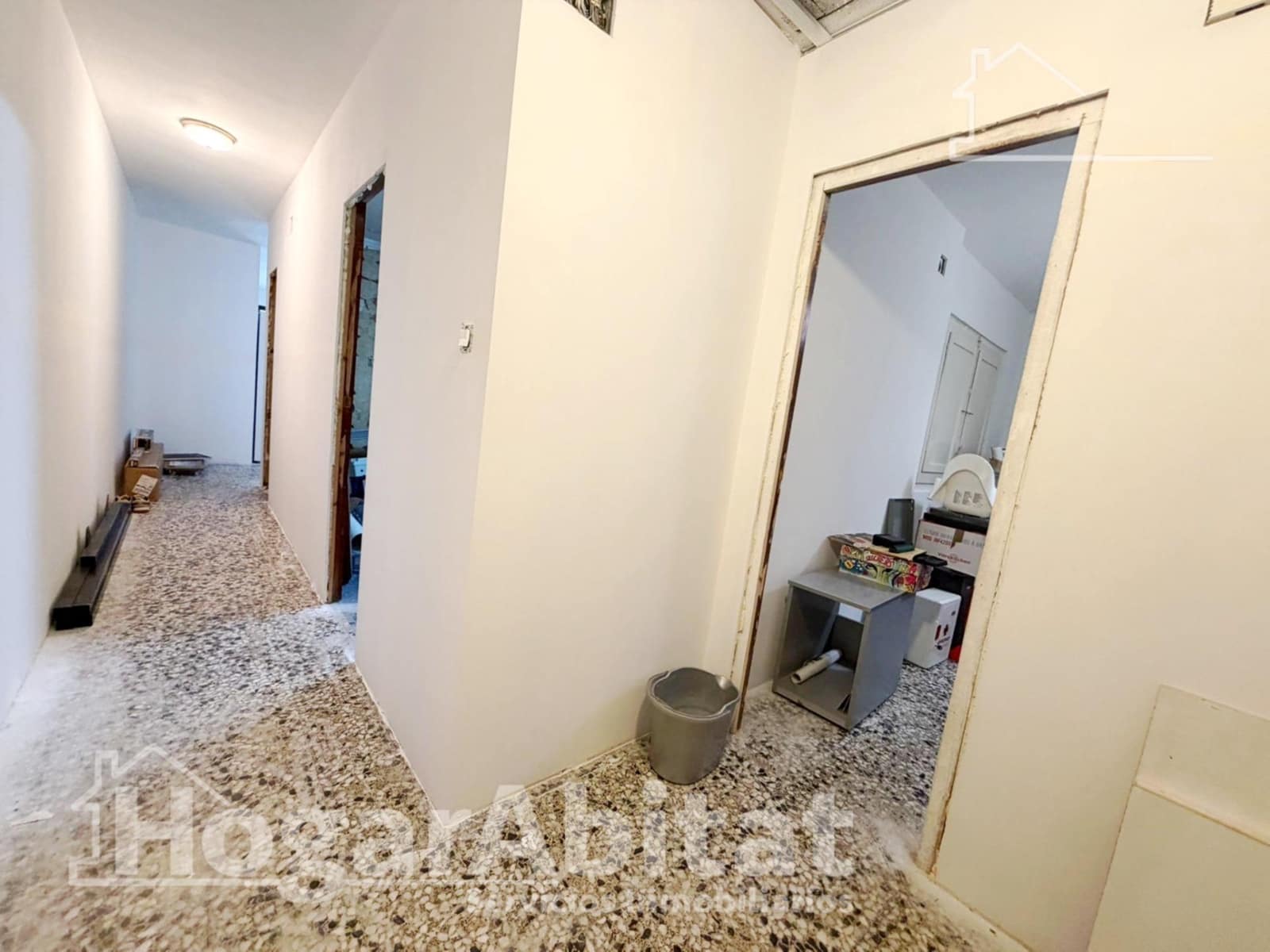 4 bedroom Flat for sale in La Pobla de Vallbona - € 190,000 (Ref: 9738599)