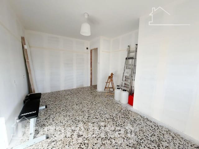 4 bedroom Flat for sale in La Pobla de Vallbona - € 190,000 (Ref: 9738599)