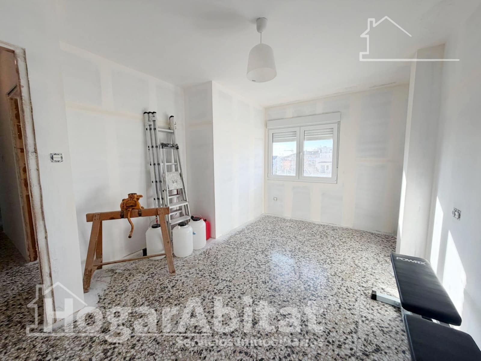 4 bedroom Flat for sale in La Pobla de Vallbona - € 190,000 (Ref: 9738599)