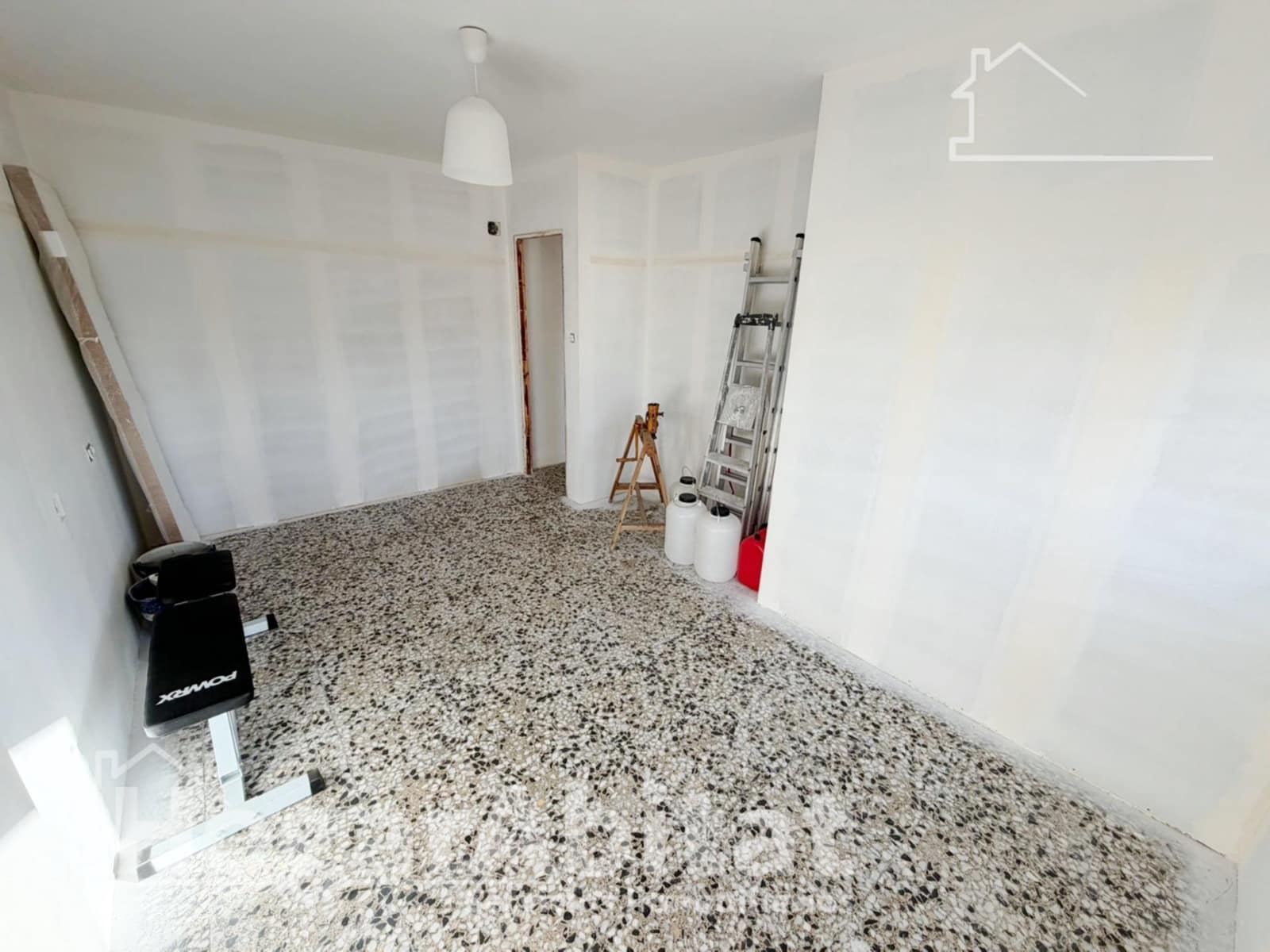 4 bedroom Flat for sale in La Pobla de Vallbona - € 190,000 (Ref: 9738599)