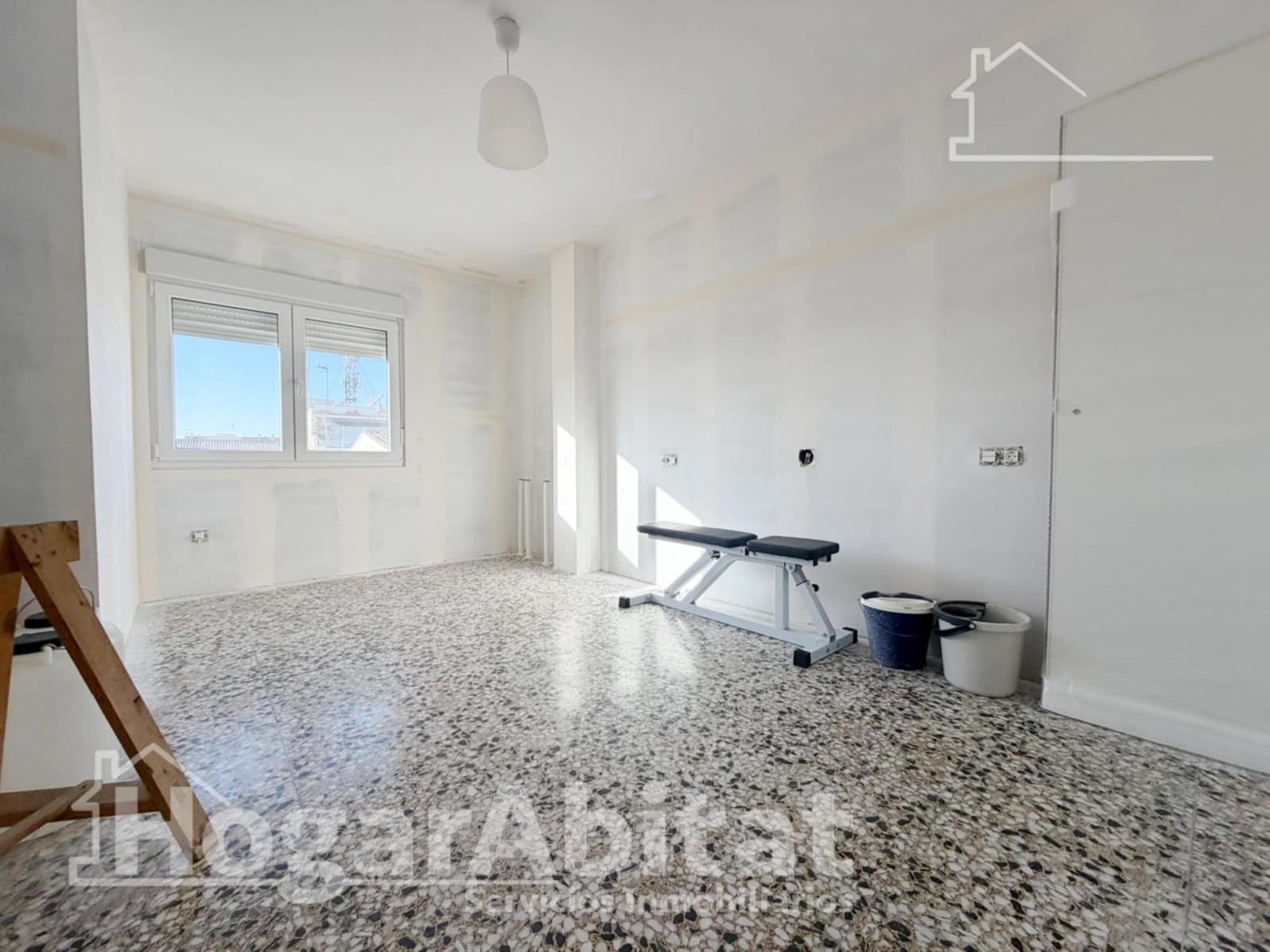 4 bedroom Flat for sale in La Pobla de Vallbona - € 190,000 (Ref: 9738599)