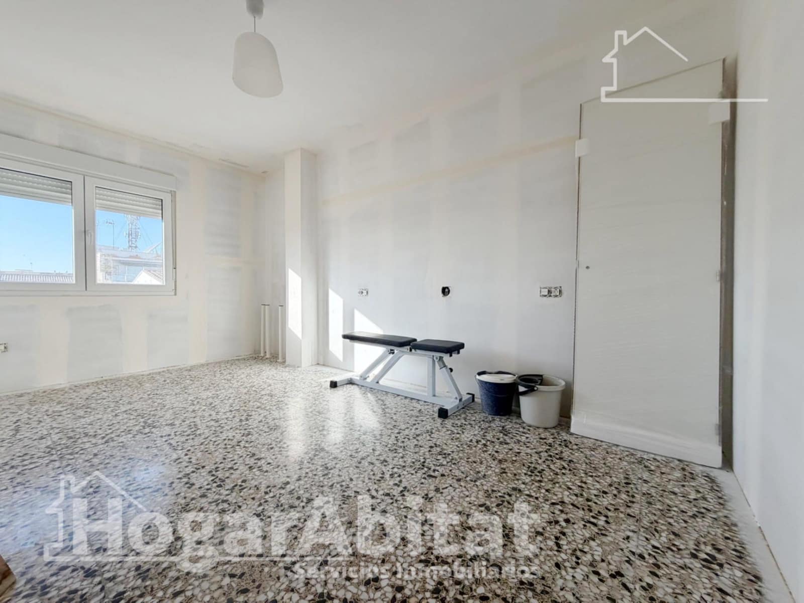 4 bedroom Flat for sale in La Pobla de Vallbona - € 190,000 (Ref: 9738599)