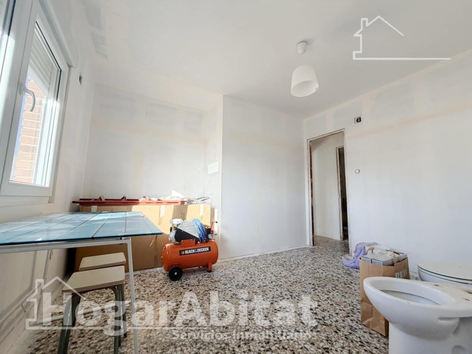 4 bedroom Flat for sale in La Pobla de Vallbona - € 190,000 (Ref: 9738599)