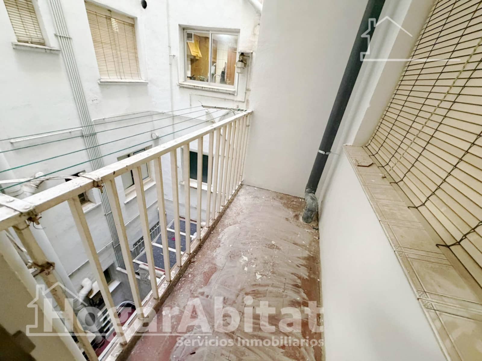 4 bedroom Flat for sale in La Pobla de Vallbona - € 190,000 (Ref: 9738599)