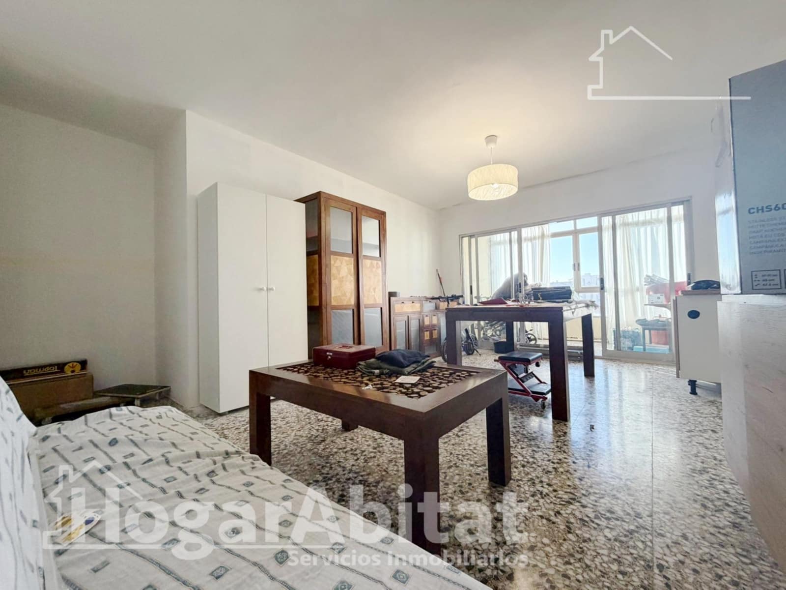 4 bedroom Flat for sale in La Pobla de Vallbona - € 190,000 (Ref: 9738599)