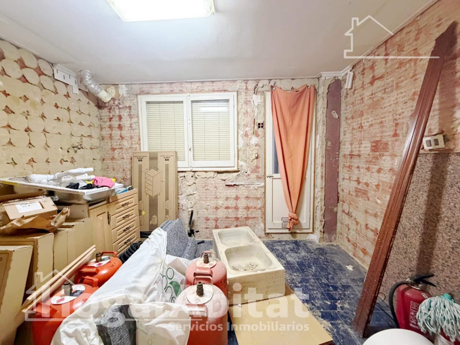 4 bedroom Flat for sale in La Pobla de Vallbona - € 190,000 (Ref: 9738599)