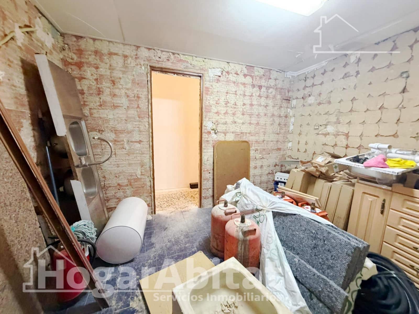 4 bedroom Flat for sale in La Pobla de Vallbona - € 190,000 (Ref: 9738599)