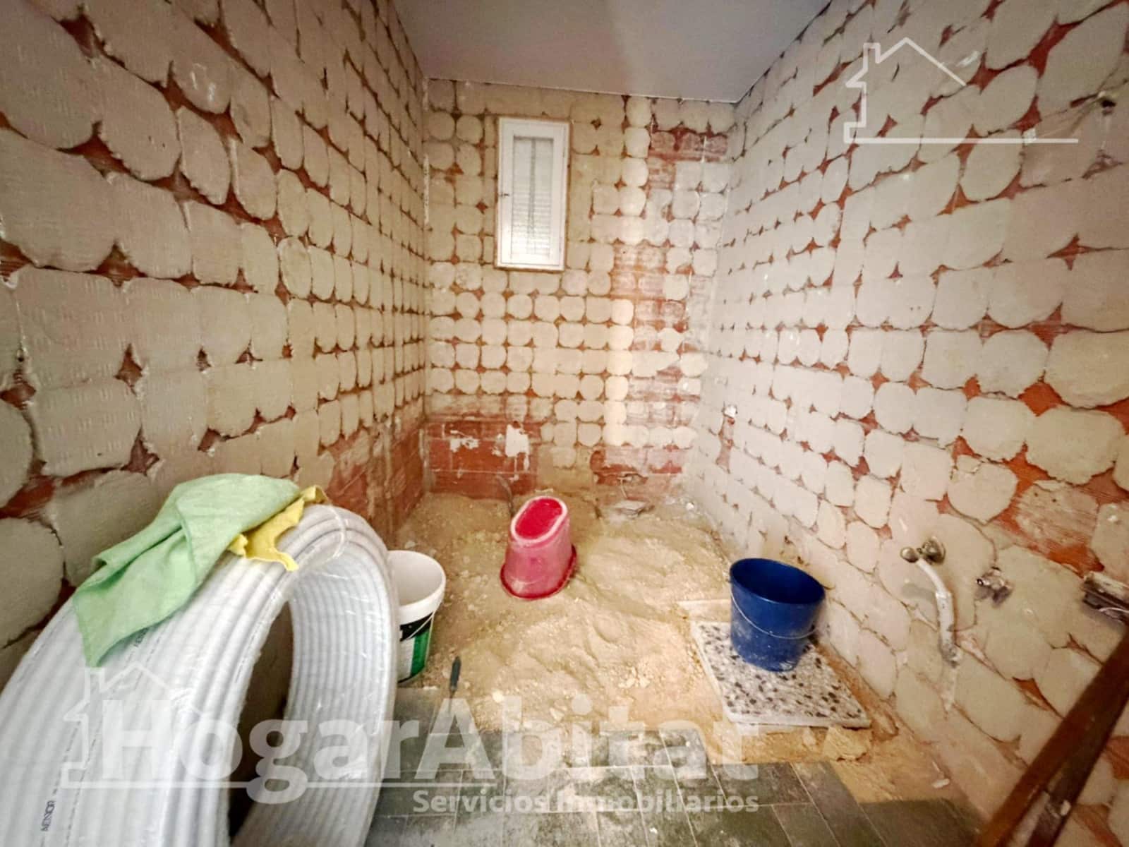 4 bedroom Flat for sale in La Pobla de Vallbona - € 190,000 (Ref: 9738599)