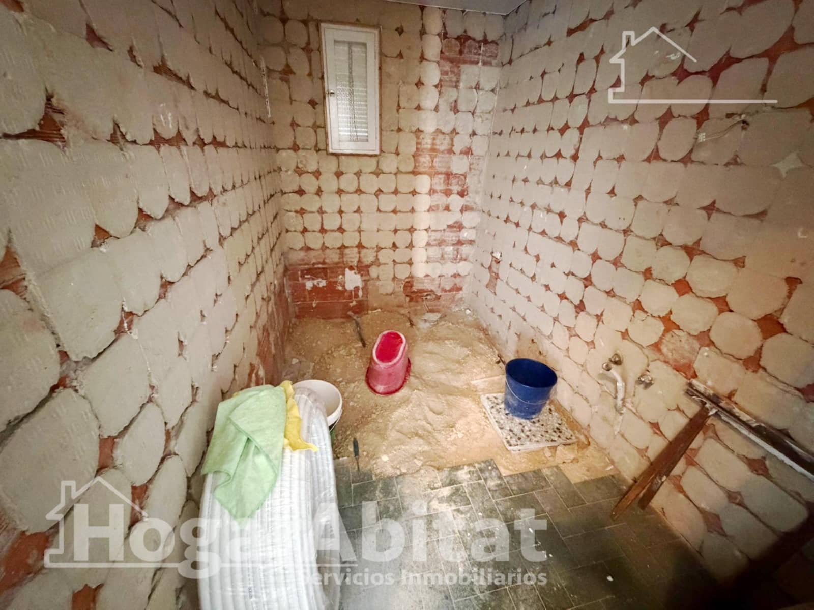 4 bedroom Flat for sale in La Pobla de Vallbona - € 190,000 (Ref: 9738599)