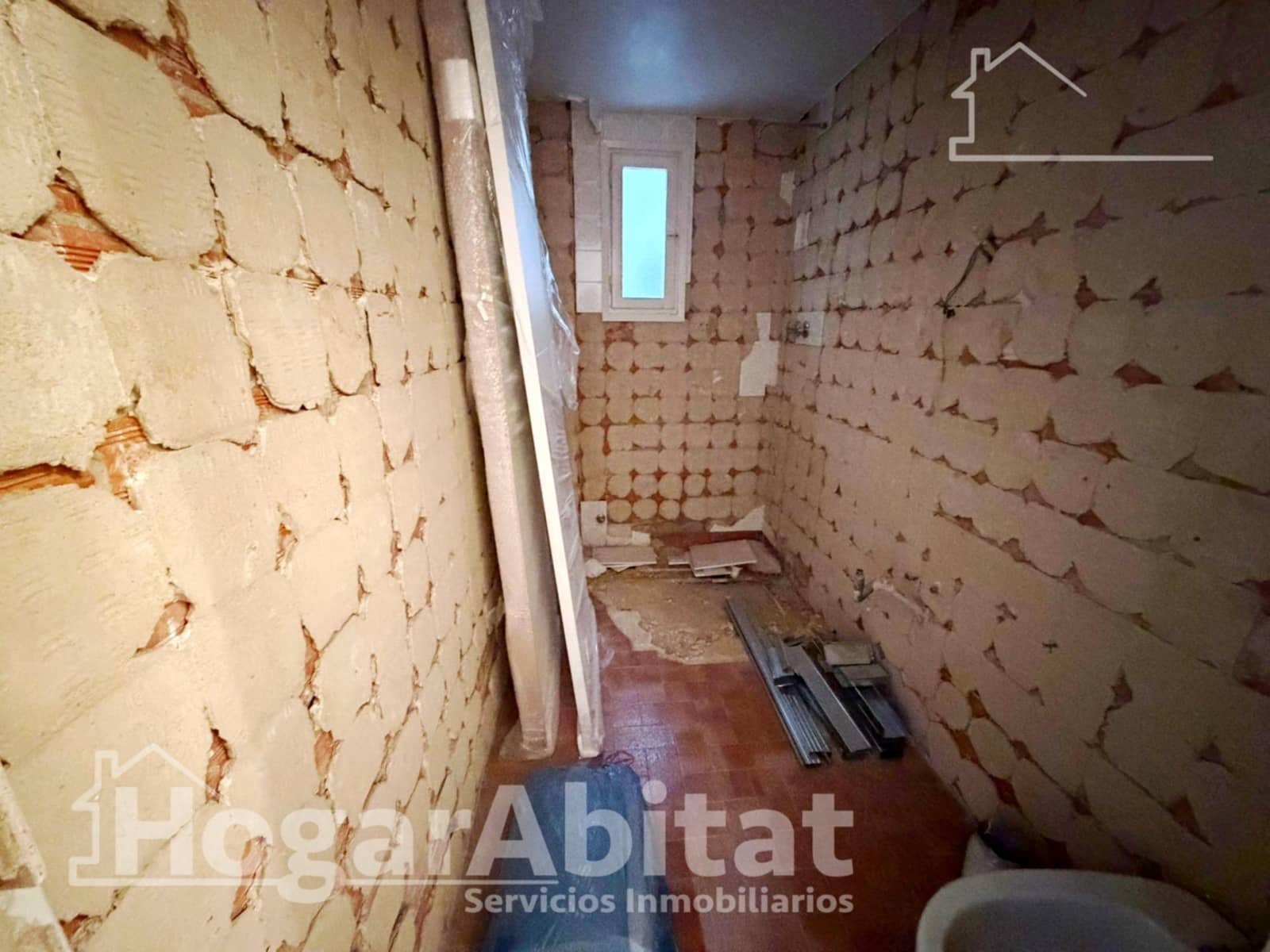 4 bedroom Flat for sale in La Pobla de Vallbona - € 190,000 (Ref: 9738599)