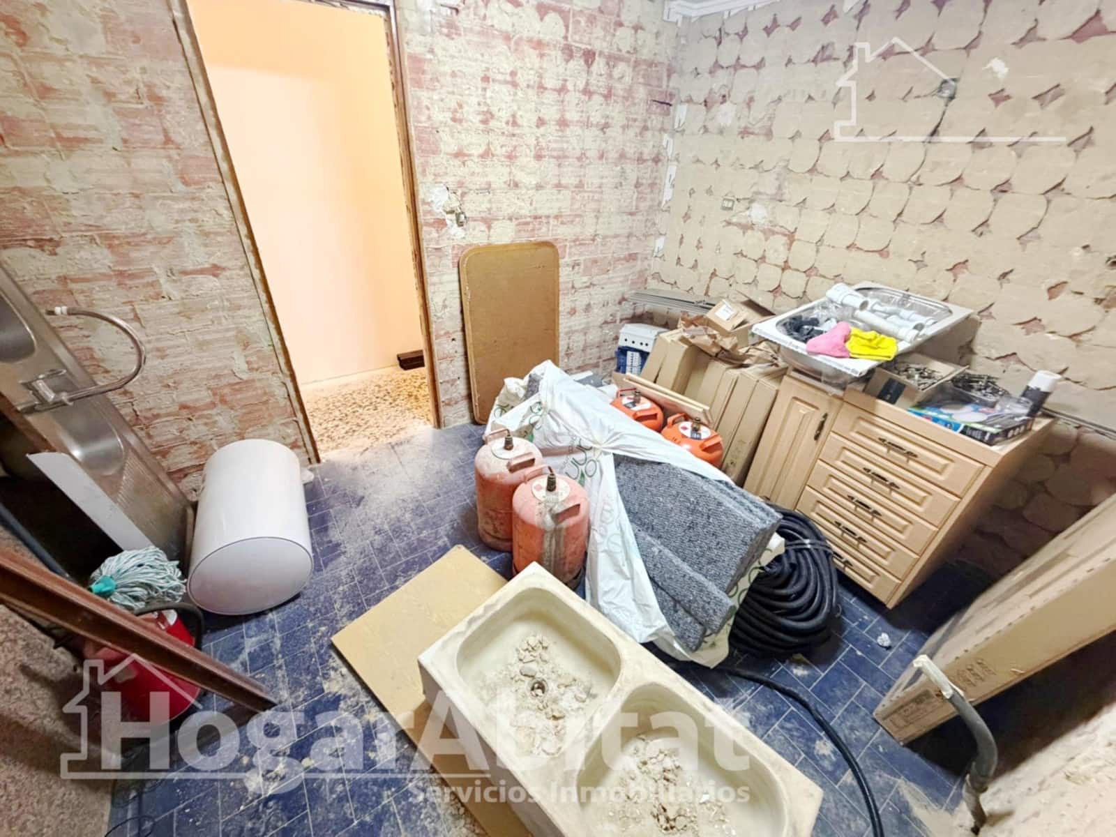 4 bedroom Flat for sale in La Pobla de Vallbona - € 190,000 (Ref: 9738599)