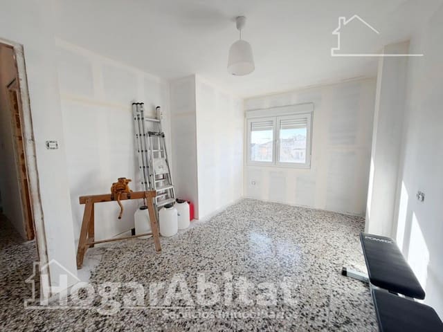 4 bedroom Flat for sale in La Pobla de Vallbona - € 190,000 (Ref: 9738599)