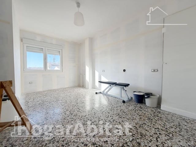 4 bedroom Flat for sale in La Pobla de Vallbona - € 190,000 (Ref: 9738599)