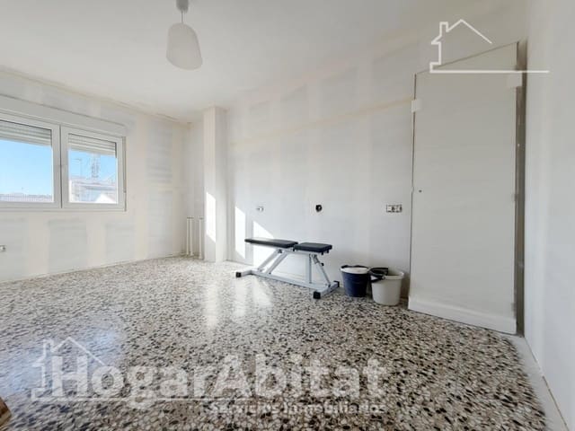 4 bedroom Flat for sale in La Pobla de Vallbona - € 190,000 (Ref: 9738599)