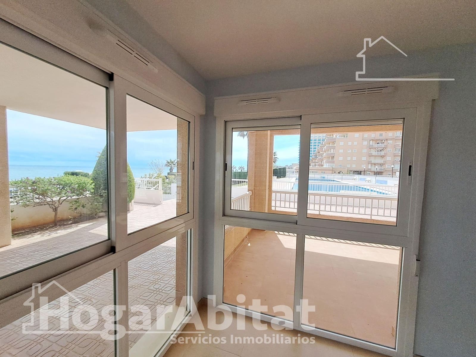 3 bedroom Flat for sale in Oropesa  with pool garage - € 225,000 (Ref: 9738602)