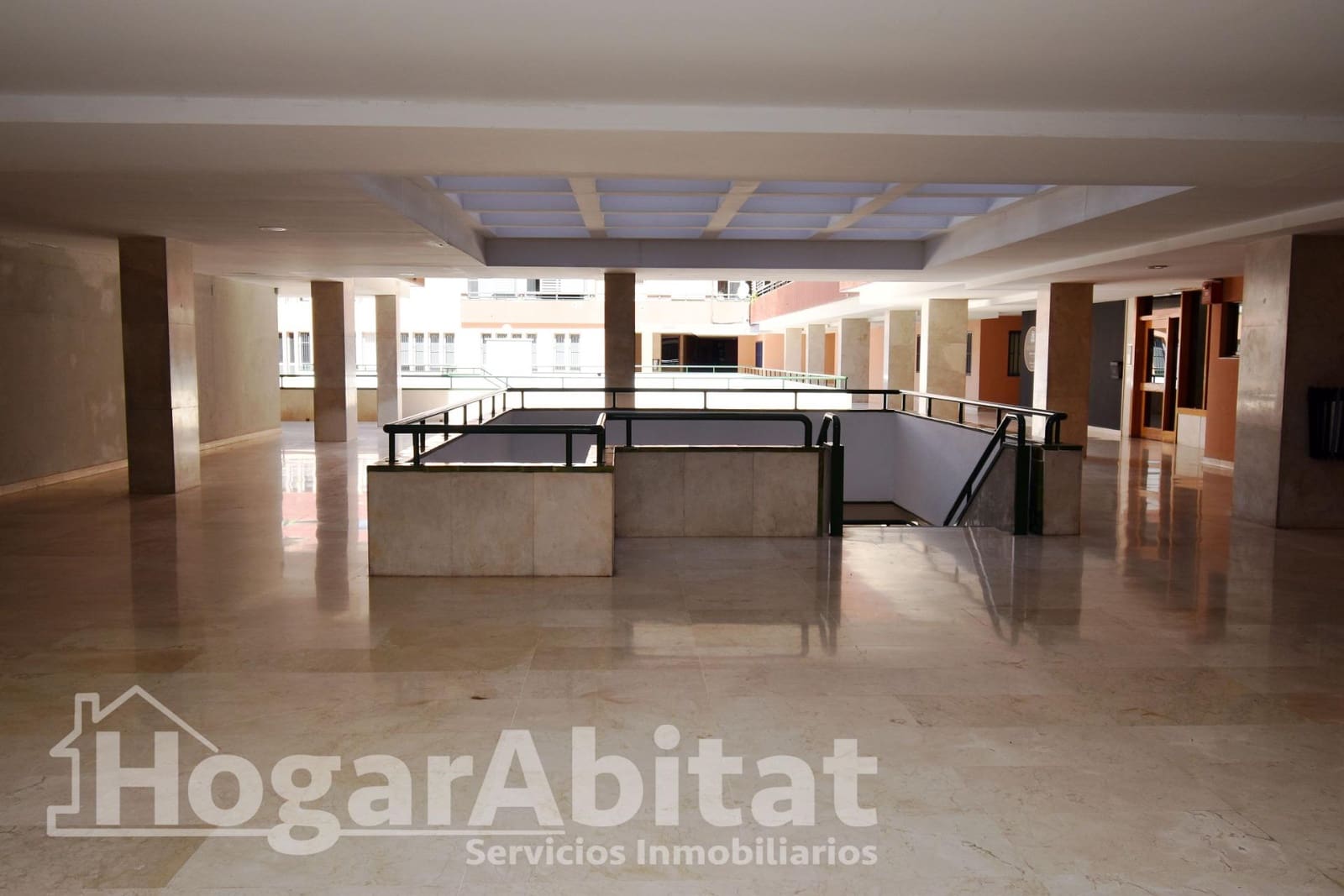 4 bedroom Flat for sale in Castello de la Plana with garage - € 230,000 (Ref: 9738603)