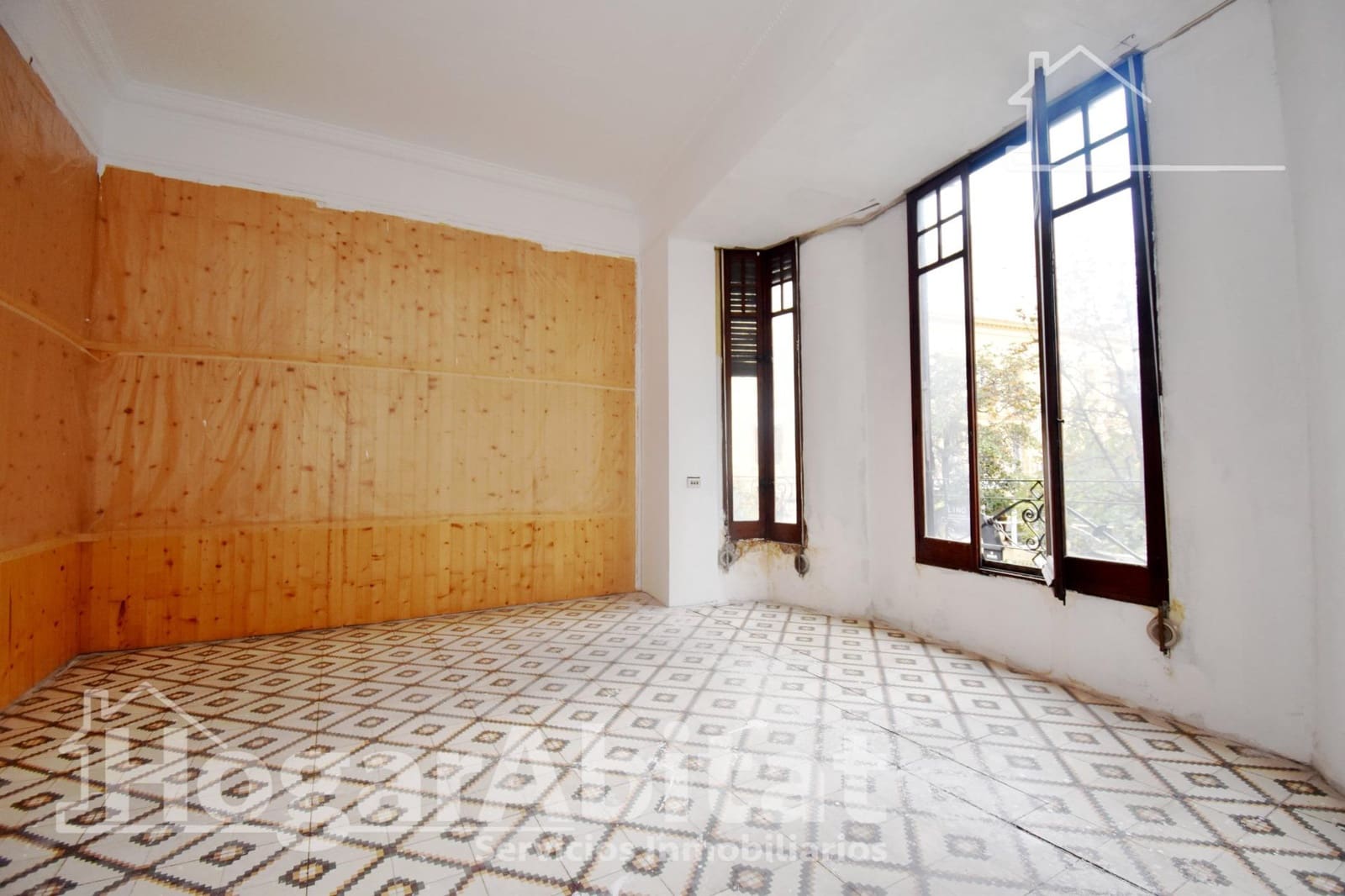 4 bedroom Flat for sale in Castello de la Plana - € 220,000 (Ref: 9738604)