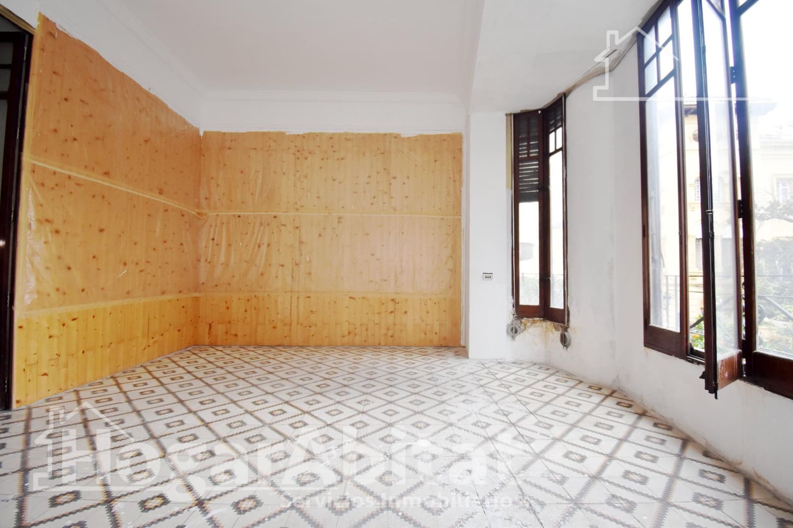 4 bedroom Flat for sale in Castello de la Plana - € 220,000 (Ref: 9738604)