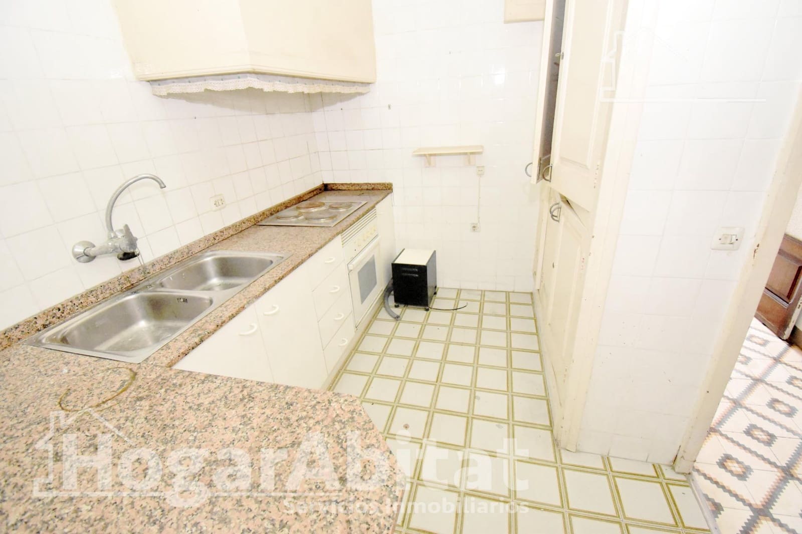 4 bedroom Flat for sale in Castello de la Plana - € 220,000 (Ref: 9738604)