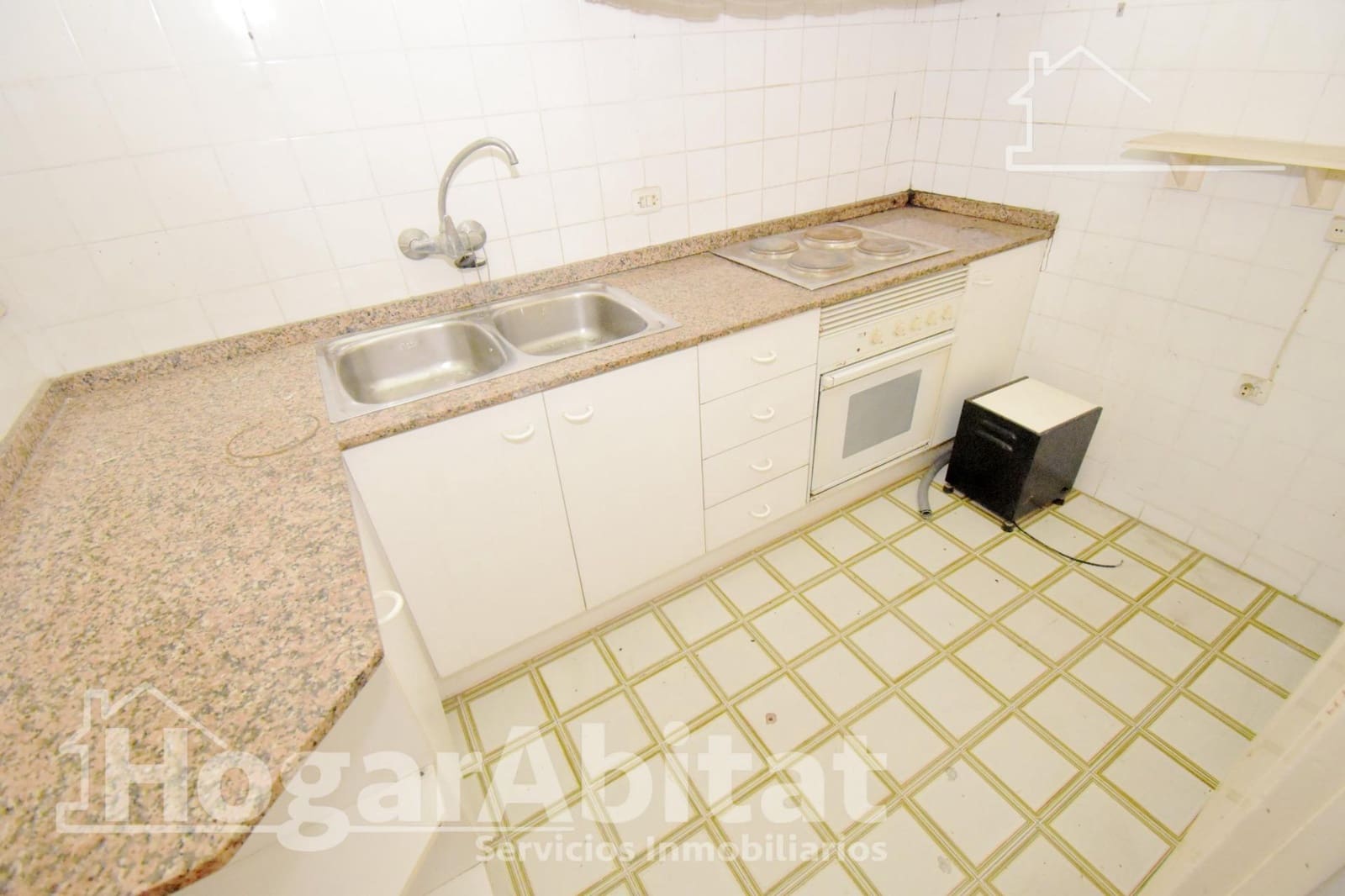 4 bedroom Flat for sale in Castello de la Plana - € 220,000 (Ref: 9738604)