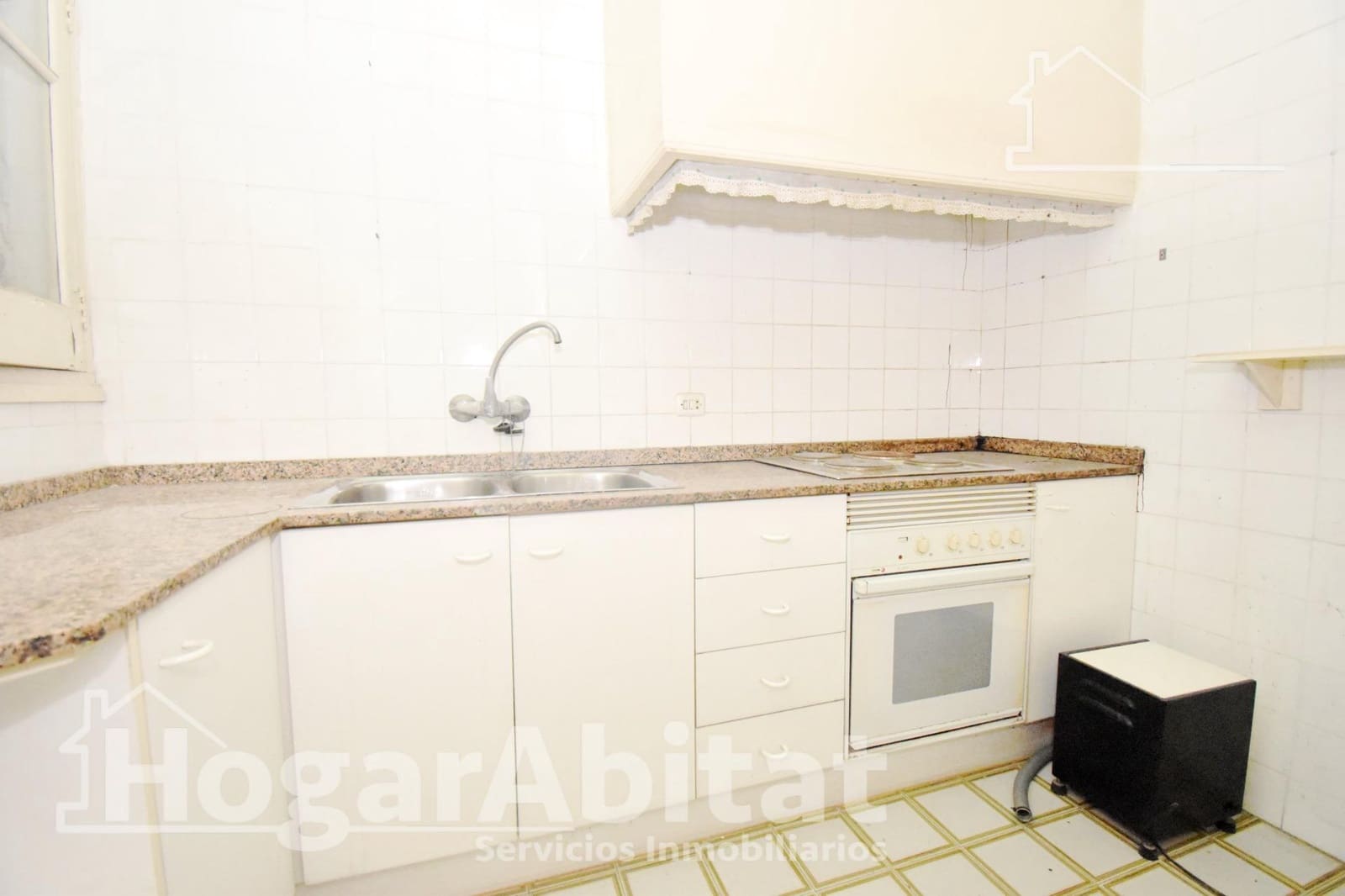 4 bedroom Flat for sale in Castello de la Plana - € 220,000 (Ref: 9738604)