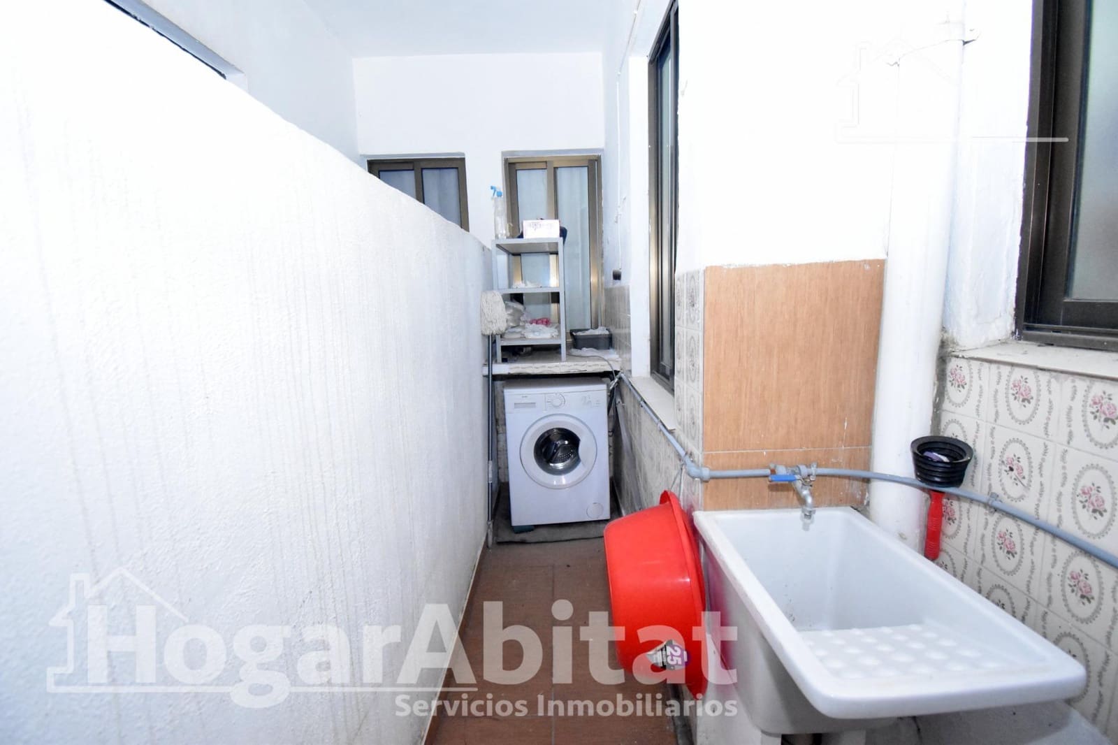 3 bedroom Flat for sale in Castello de la Plana - € 99,000 (Ref: 9738612)