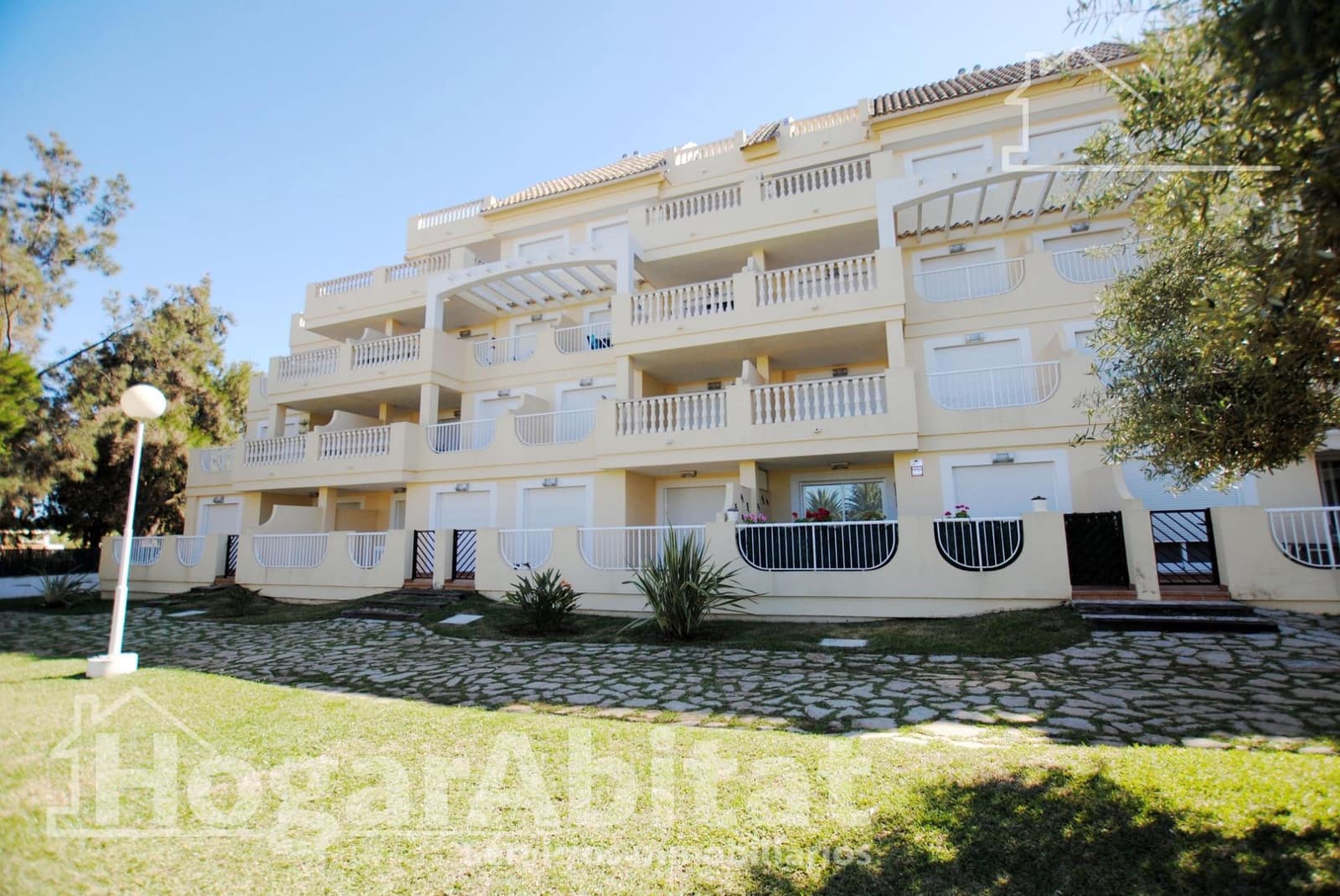 2 soverom Leilighet til salgs i Denia med svømmebasseng garasje - € 435 000 (Ref: 9741773)