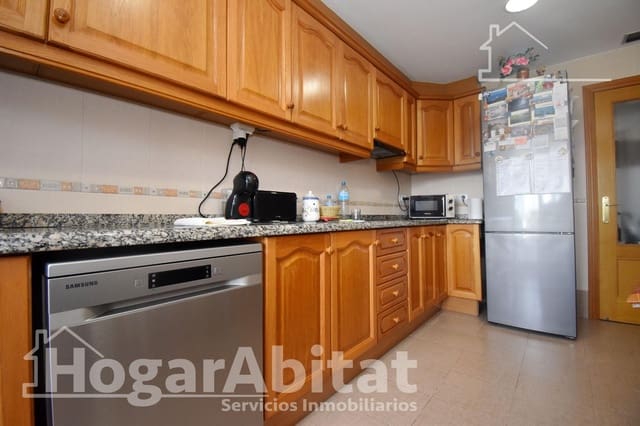 4 bedroom Flat for sale in Vila-real with garage - € 215,000 (Ref: 9741786)