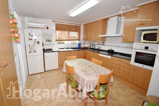 3 soveværelse Rækkehus til salg i Vila-real med garage - € 370.000 (Ref: 9741787)