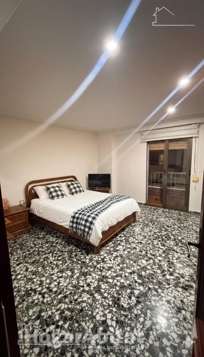 2 bedroom Flat for sale in Valencia city - € 285,000 (Ref: 9741801)