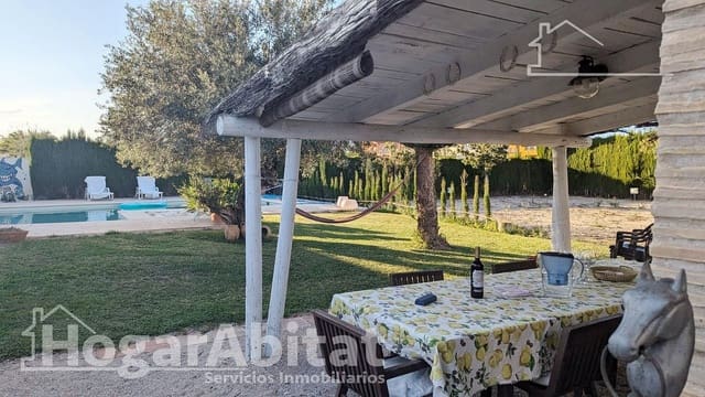 4 Zimmer Villa zu verkaufen in Oliva mit Pool Garage - 750.000 € (Ref: 9755776)
