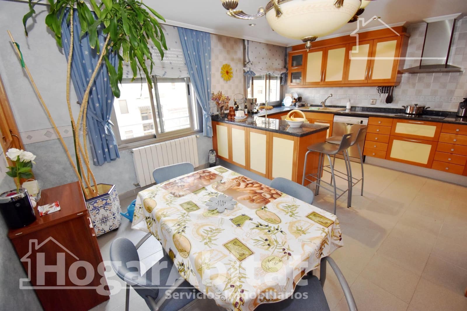 6 bedroom Flat for sale in Castello de la Plana with garage - € 405,000 (Ref: 9759034)