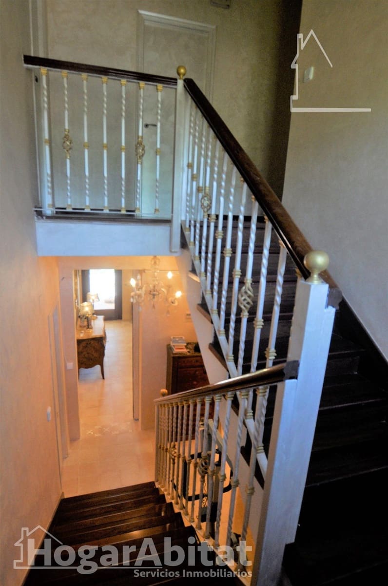 5 slaapkamer Villa te koop in Godelleta met garage - € 280.000 (Ref: 9759036)