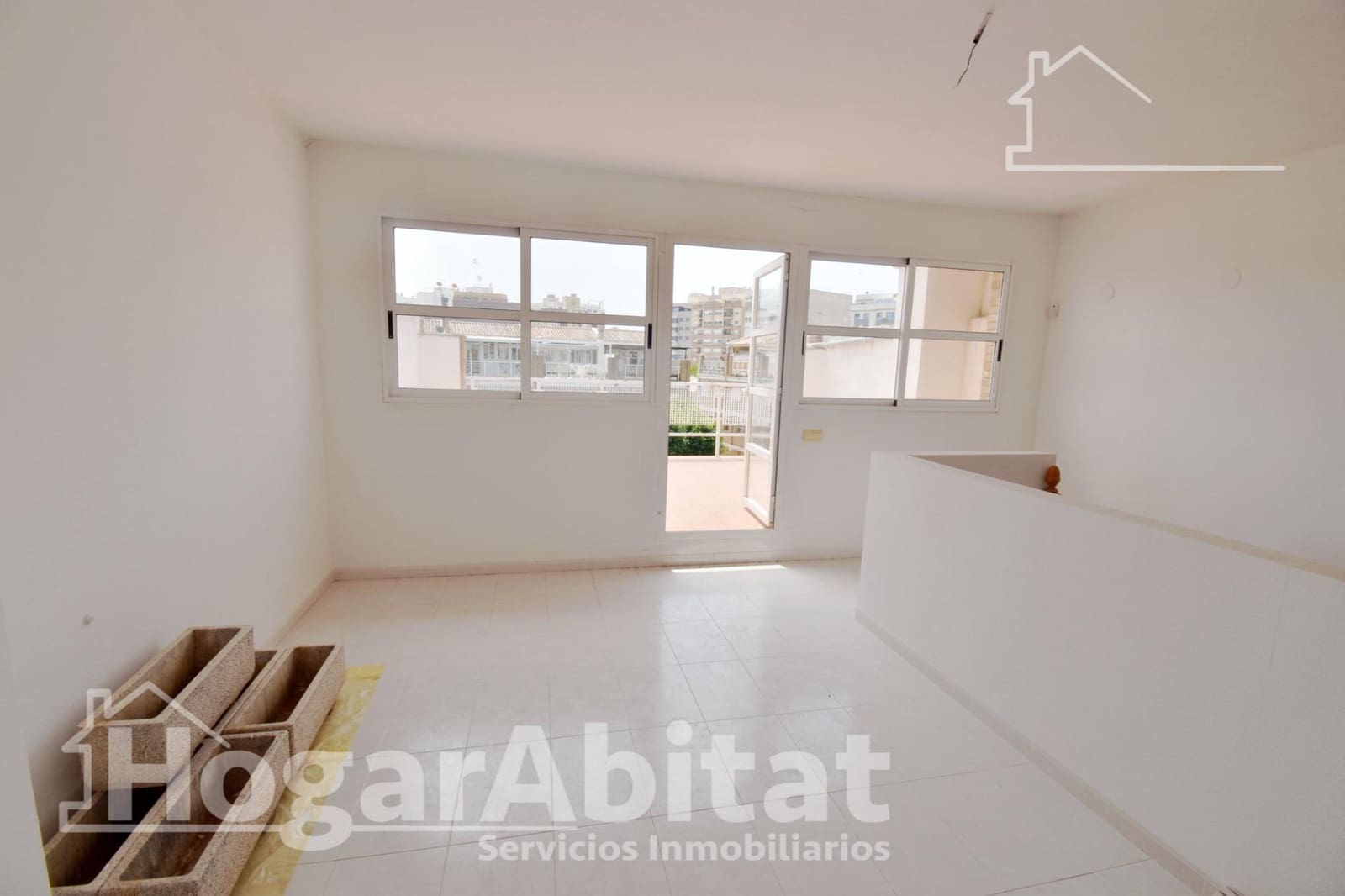 6 bedroom Terraced Villa for sale in Burriana / Borriana with garage - € 215,000 (Ref: 9773118)