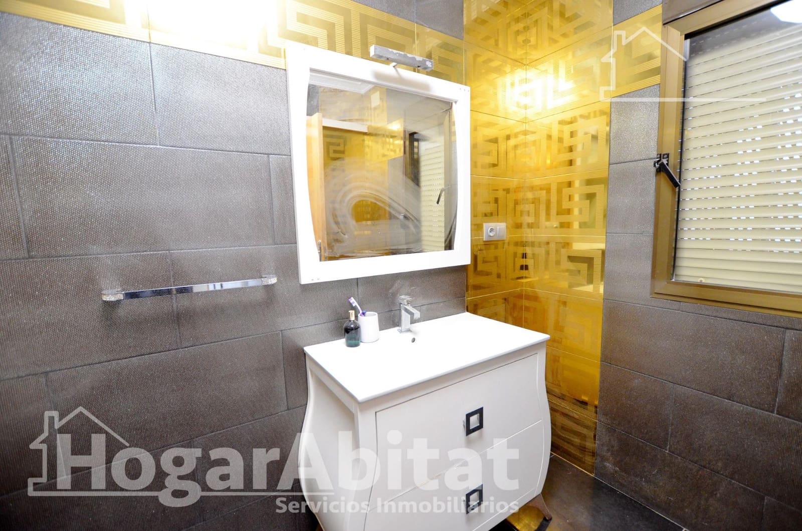 4 soverom Rekkehus til salgs i Alicante by med garasje - € 595 000 (Ref: 9778184)