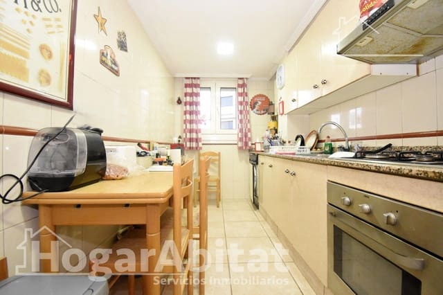 3 makuuhuone Asunto myytävänä paikassa Castelló de la Plana mukana 
autotalli - 200 000 € (Ref: 9778211)