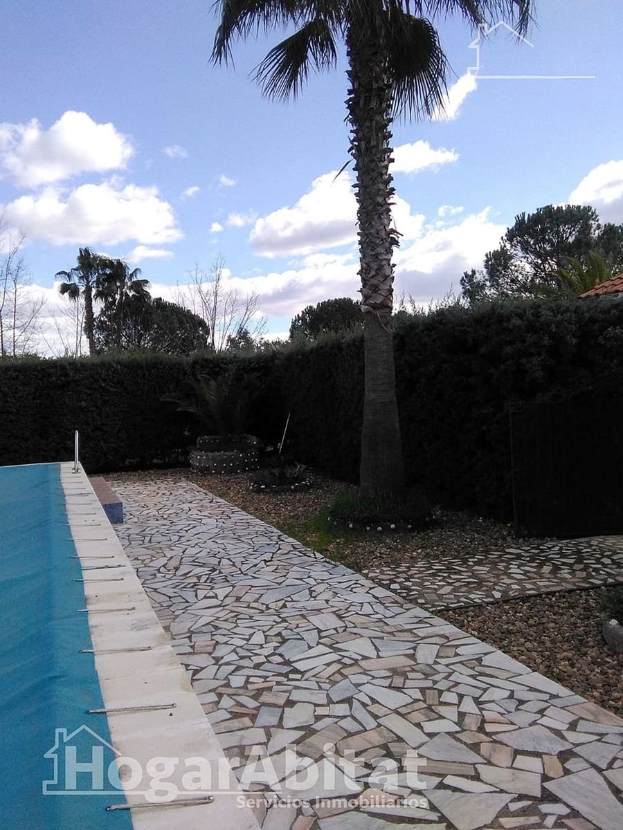 4 soverom Villa til salgs i Badajoz by med svømmebasseng garasje - € 202 000 (Ref: 9780615)