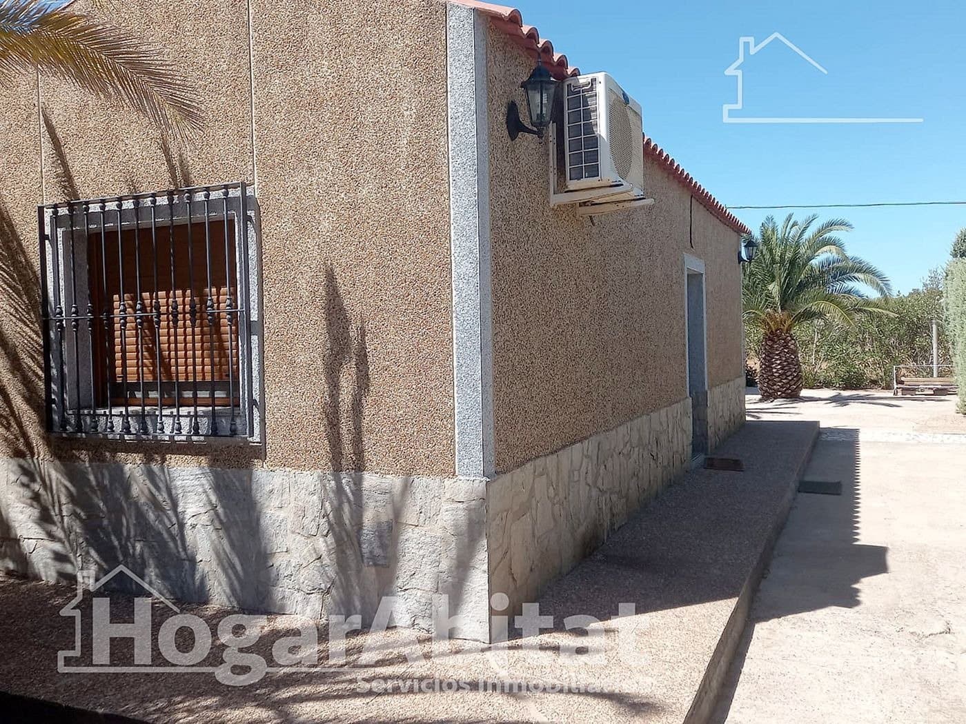 4 soverom Villa til salgs i Badajoz by med svømmebasseng garasje - € 202 000 (Ref: 9780615)