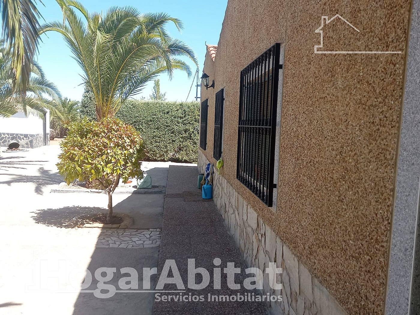 4 soverom Villa til salgs i Badajoz by med svømmebasseng garasje - € 202 000 (Ref: 9780615)