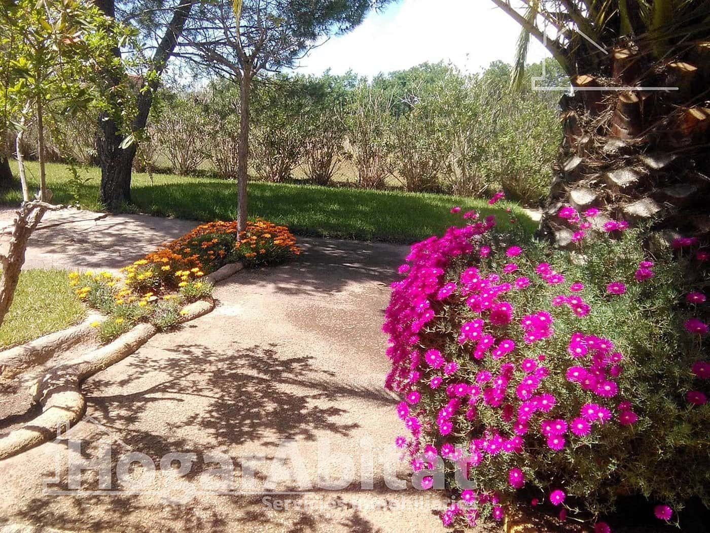 4 soverom Villa til salgs i Badajoz by med svømmebasseng garasje - € 202 000 (Ref: 9780615)