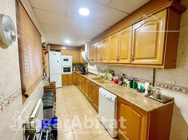 Chalet de 4 habitaciones en Onda en venta con piscina garaje - 230.000 € (Ref: 9780628)