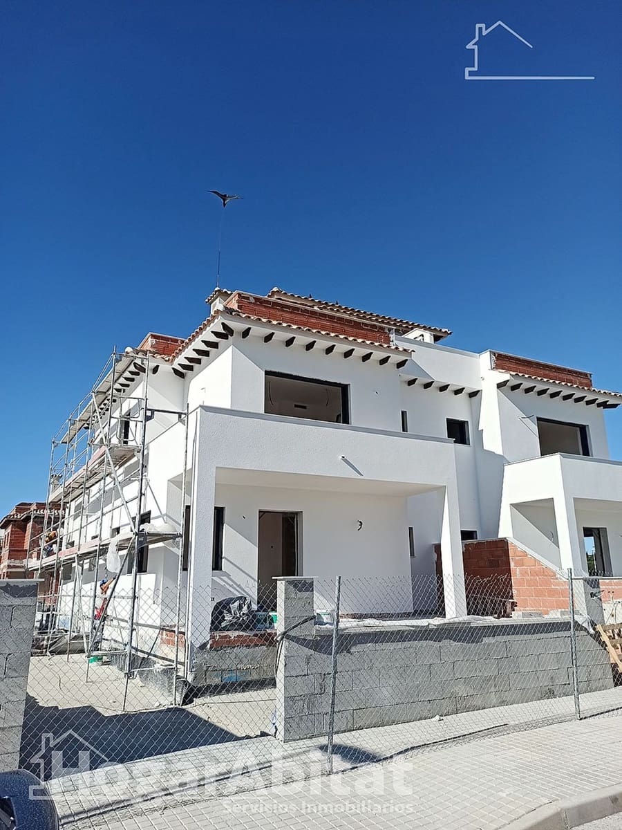 3 bedroom Villa for sale in La Marina del Pinet with garage - € 623,000 (Ref: 9780641)