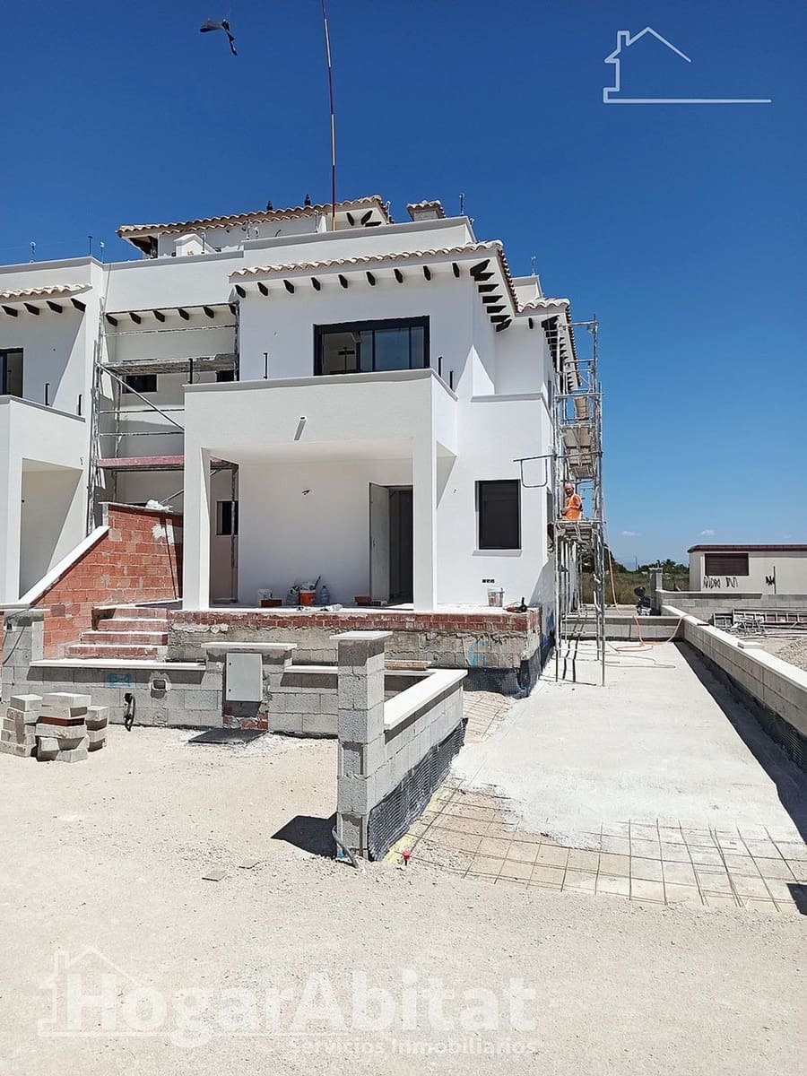3 bedroom Villa for sale in La Marina del Pinet with garage - € 623,000 (Ref: 9780641)