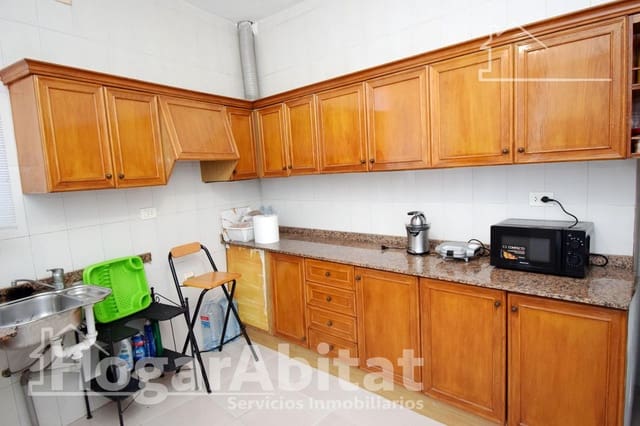 6 makuuhuone Omakotitalo myytävänä paikassa Almassora / Almazora mukana 
autotalli - 225 000 € (Ref: 9780656)