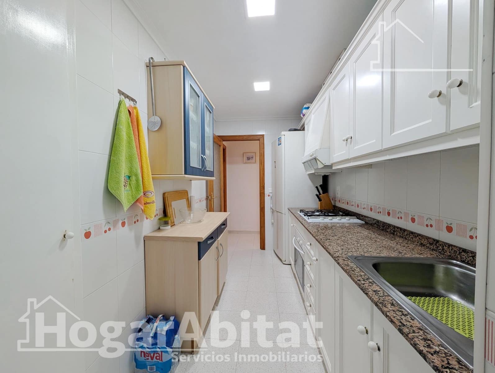 3 bedroom Flat for sale in Arenales del Sol with garage - € 288,000 (Ref: 9787754)